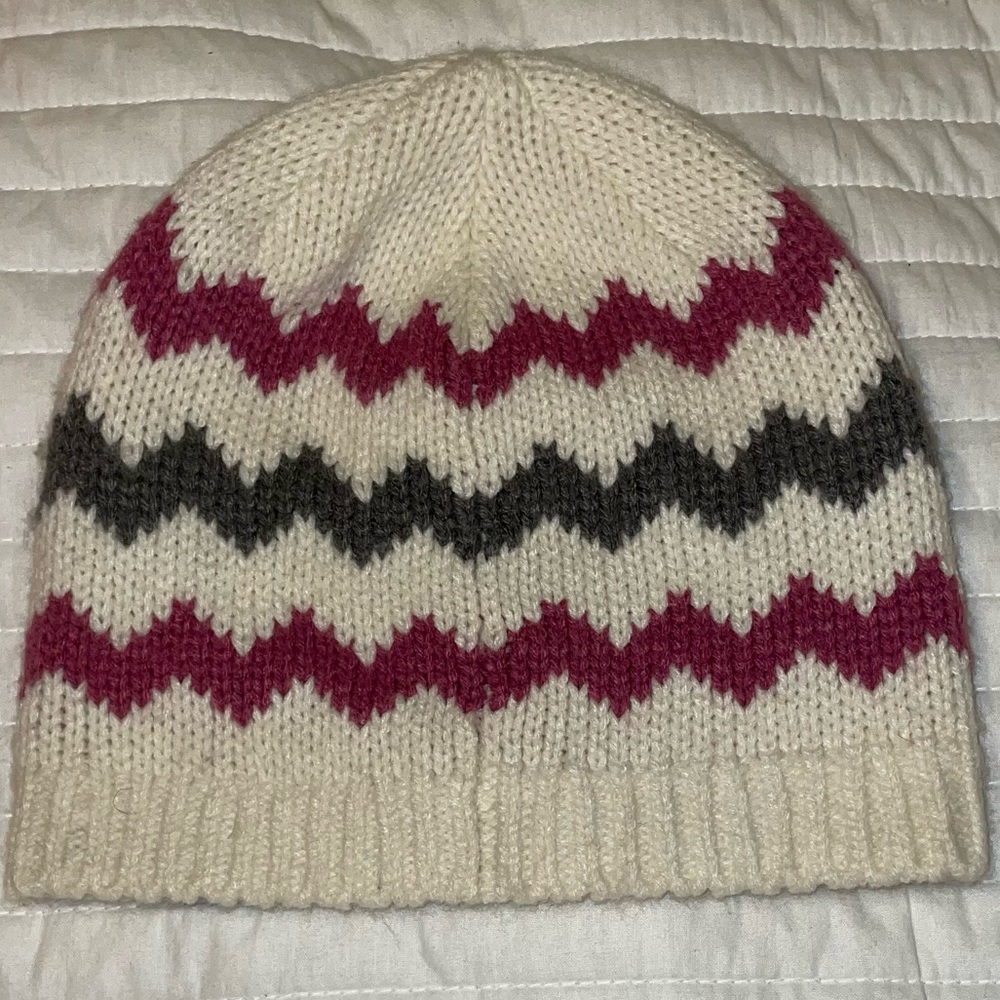 EUC Women’s Carhartt Knit Beanie - Picture 3 of 4